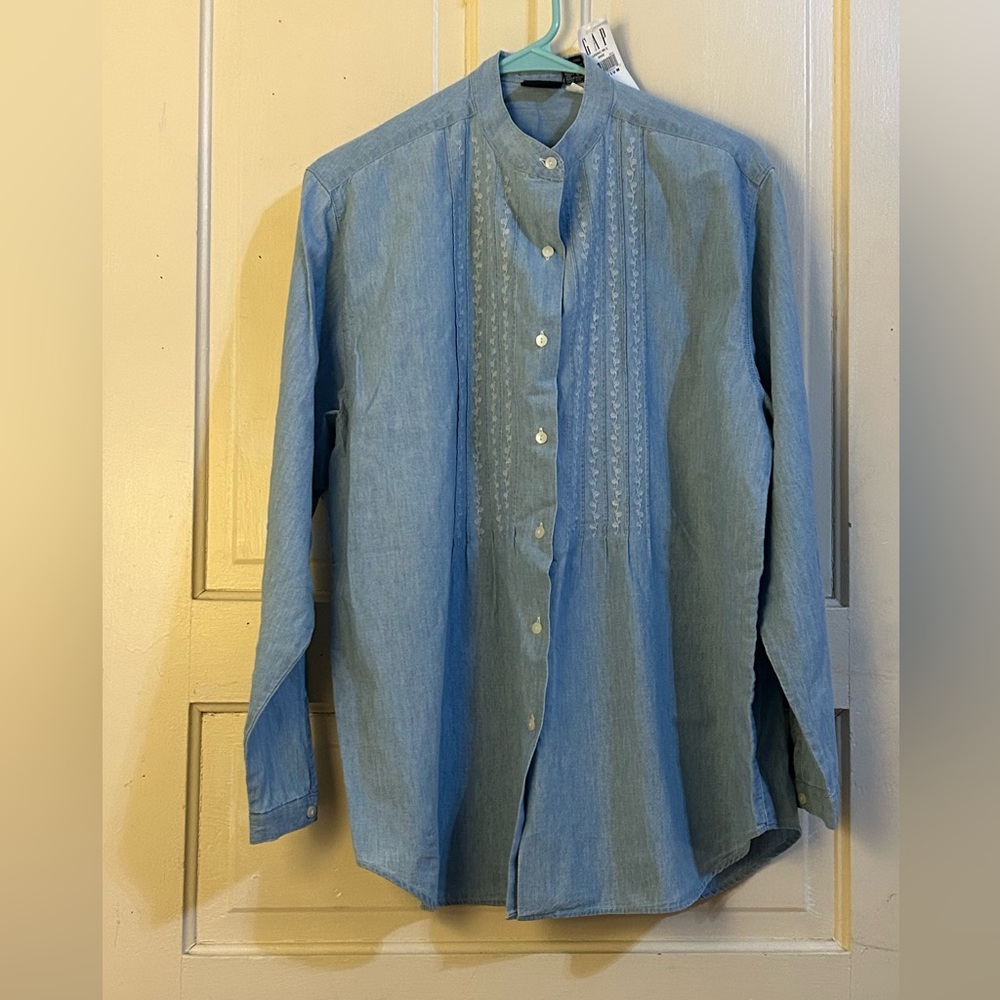 Vintage Gap women's blue denim shirt size medium